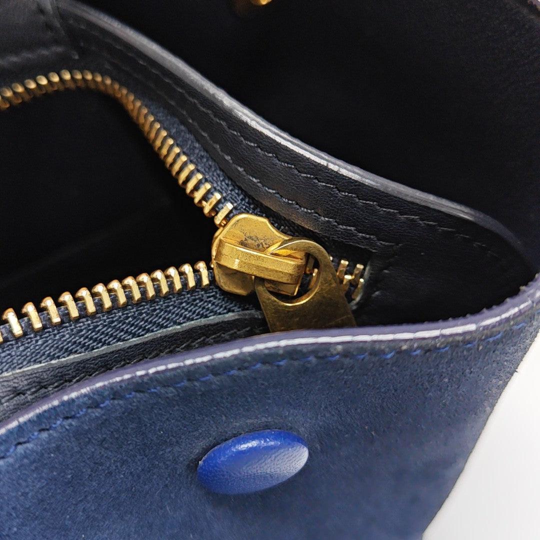 TRAPEZE Medium Calfskin Blue
