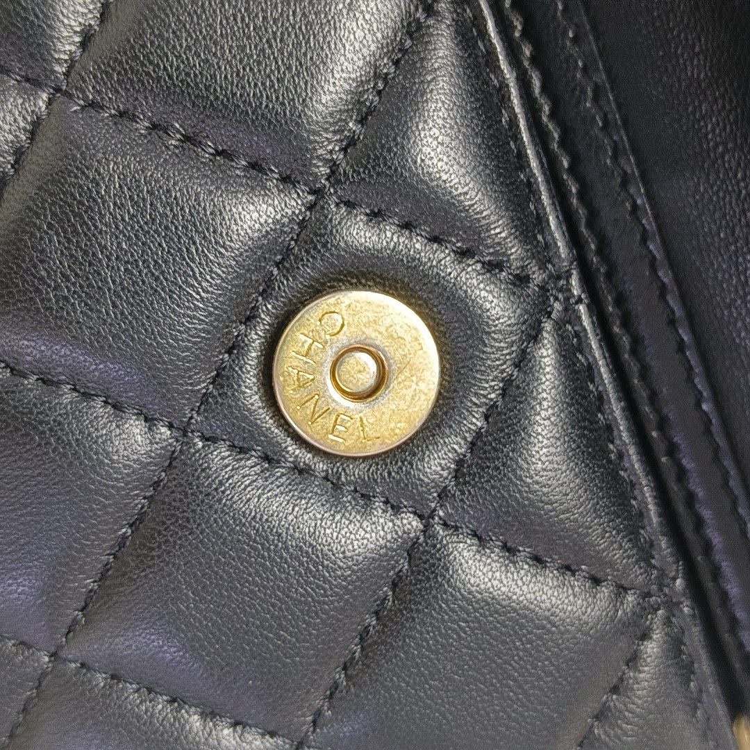 Quilted Lambskin Shoulder Bag Black