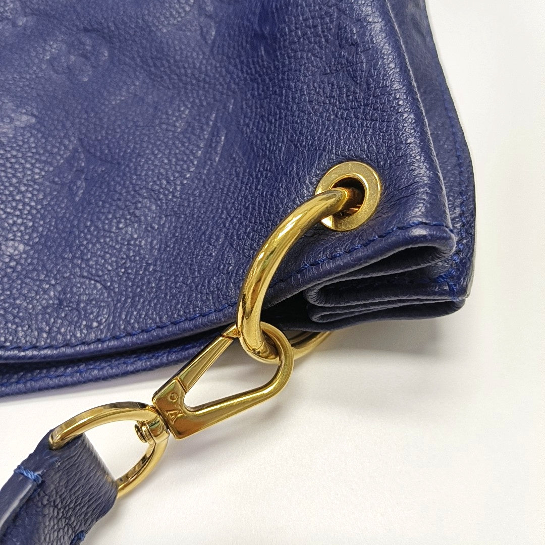 Authenticated pre-owned  MÉTIS Monogram Calfskin Blue - Bucket Bag at Looply