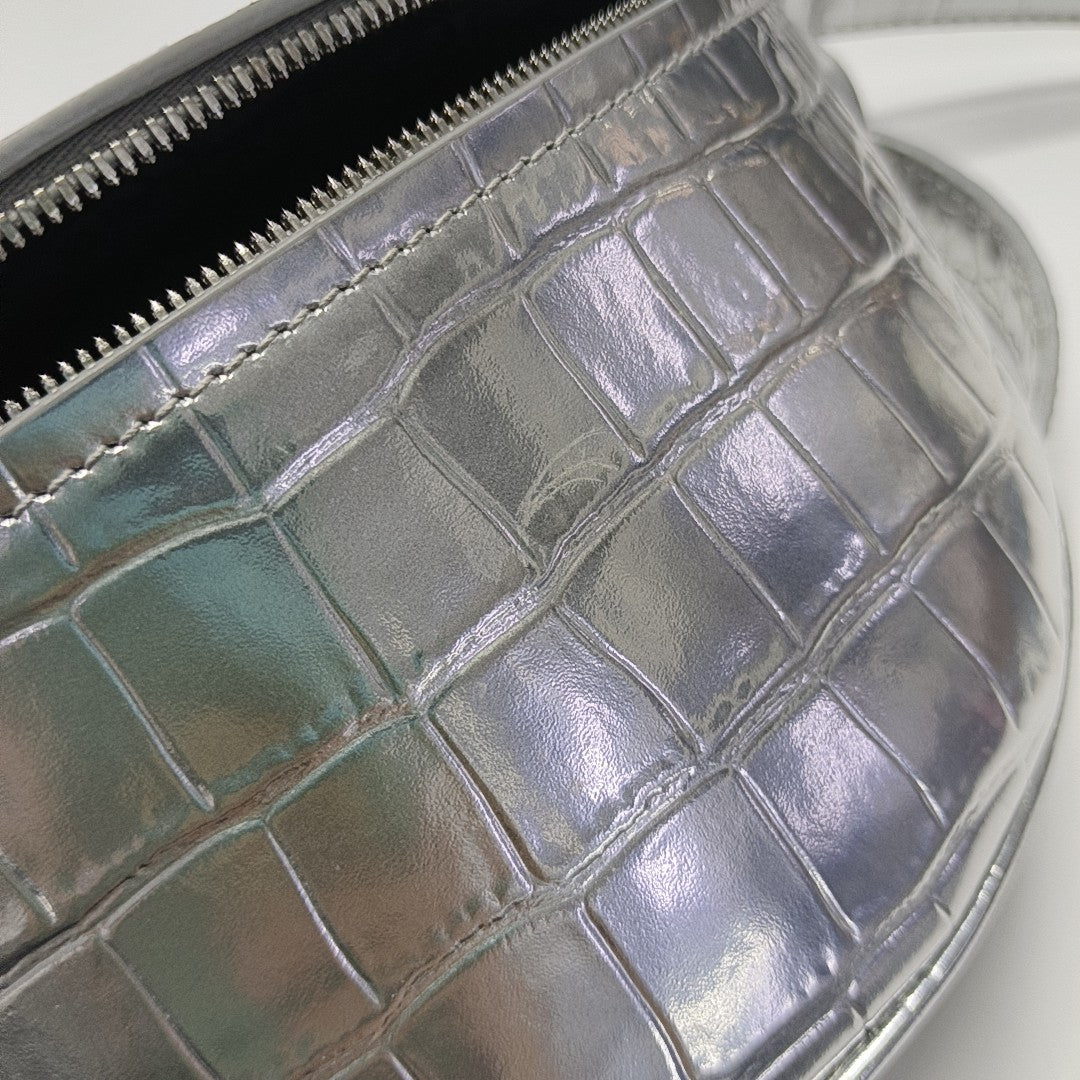 Souvenirs Leather Silver
