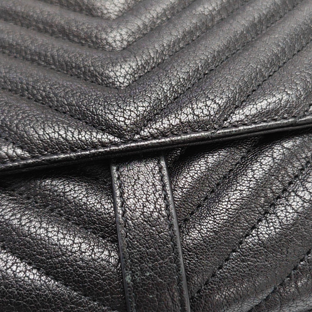 COLLEGE Medium Chevron Lambskin Black