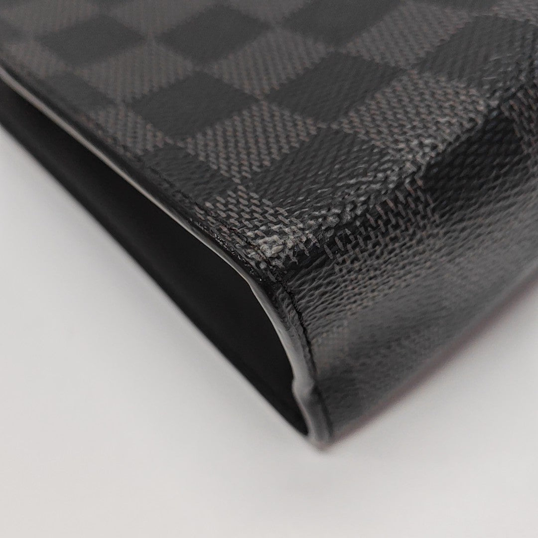 Pochette Voyag MM Damier Graphite Coated Canvas Gray