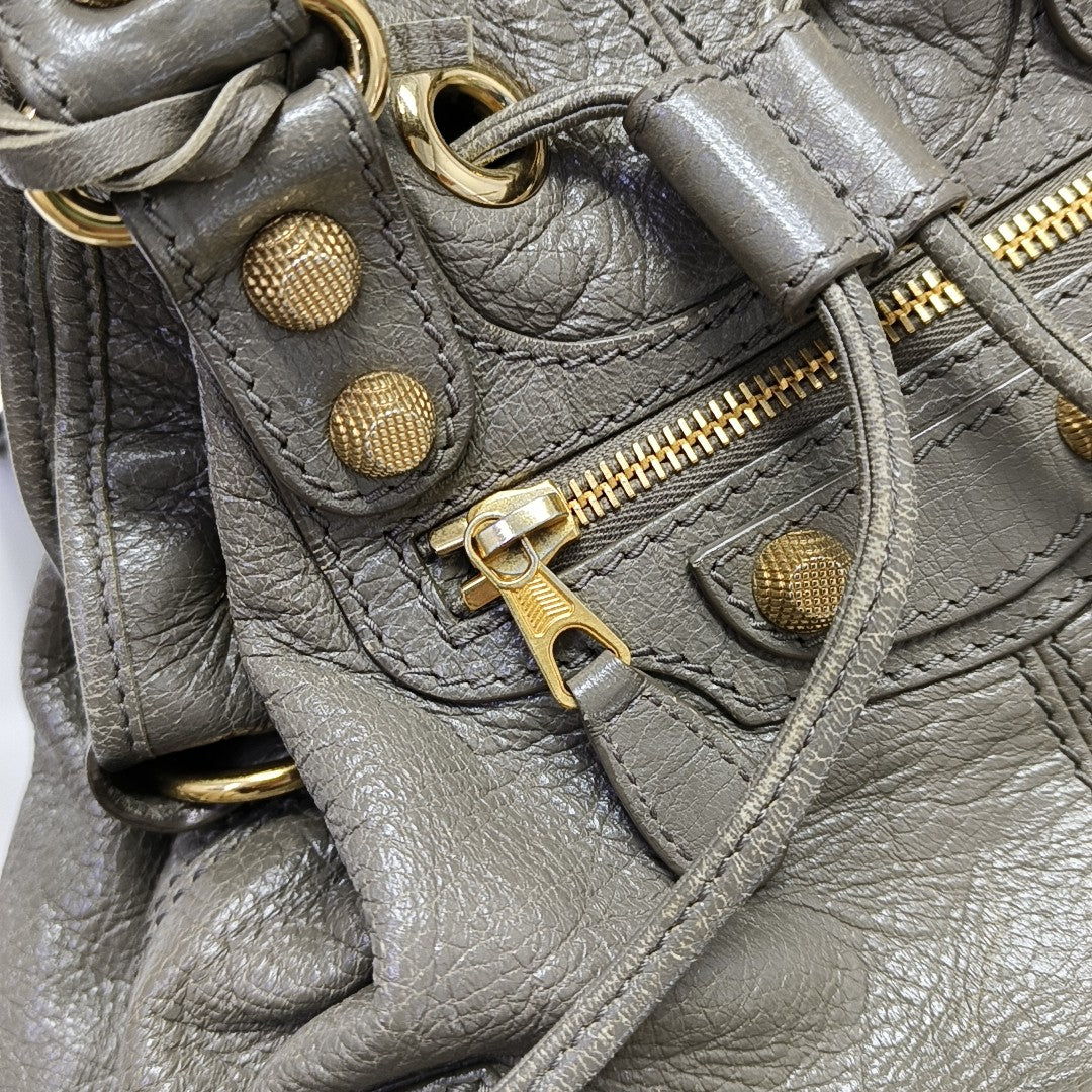 Pompon Bag Lambskin Gray