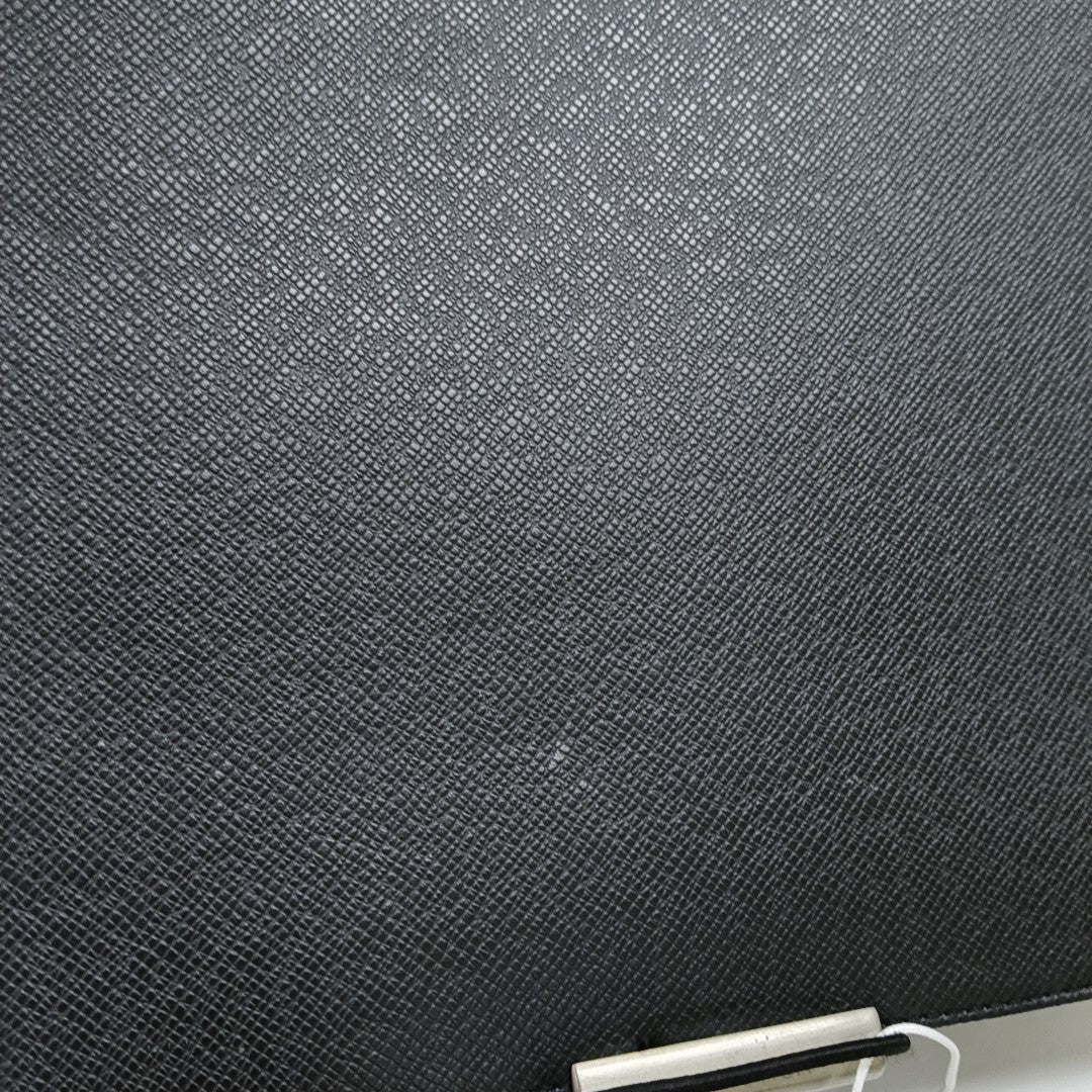 VIKTOR Calfskin Black