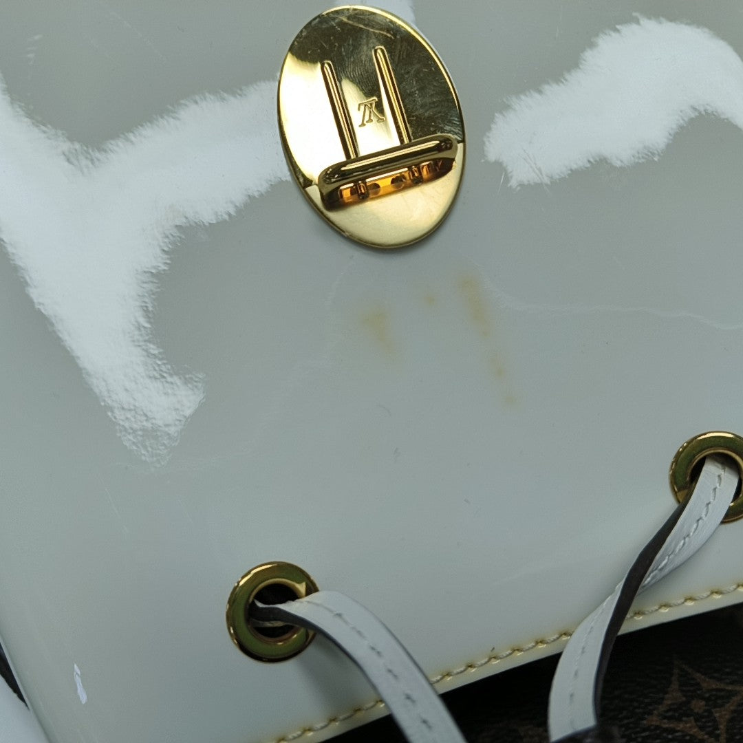 HOT SPRINGS MM Monogram Patent Leather White