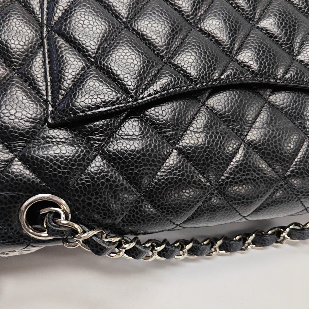 Authenticated pre-owned  CLASSIC FLAP Medium Quilted Grained Calfskin Black - Crossbody Bag at Looply