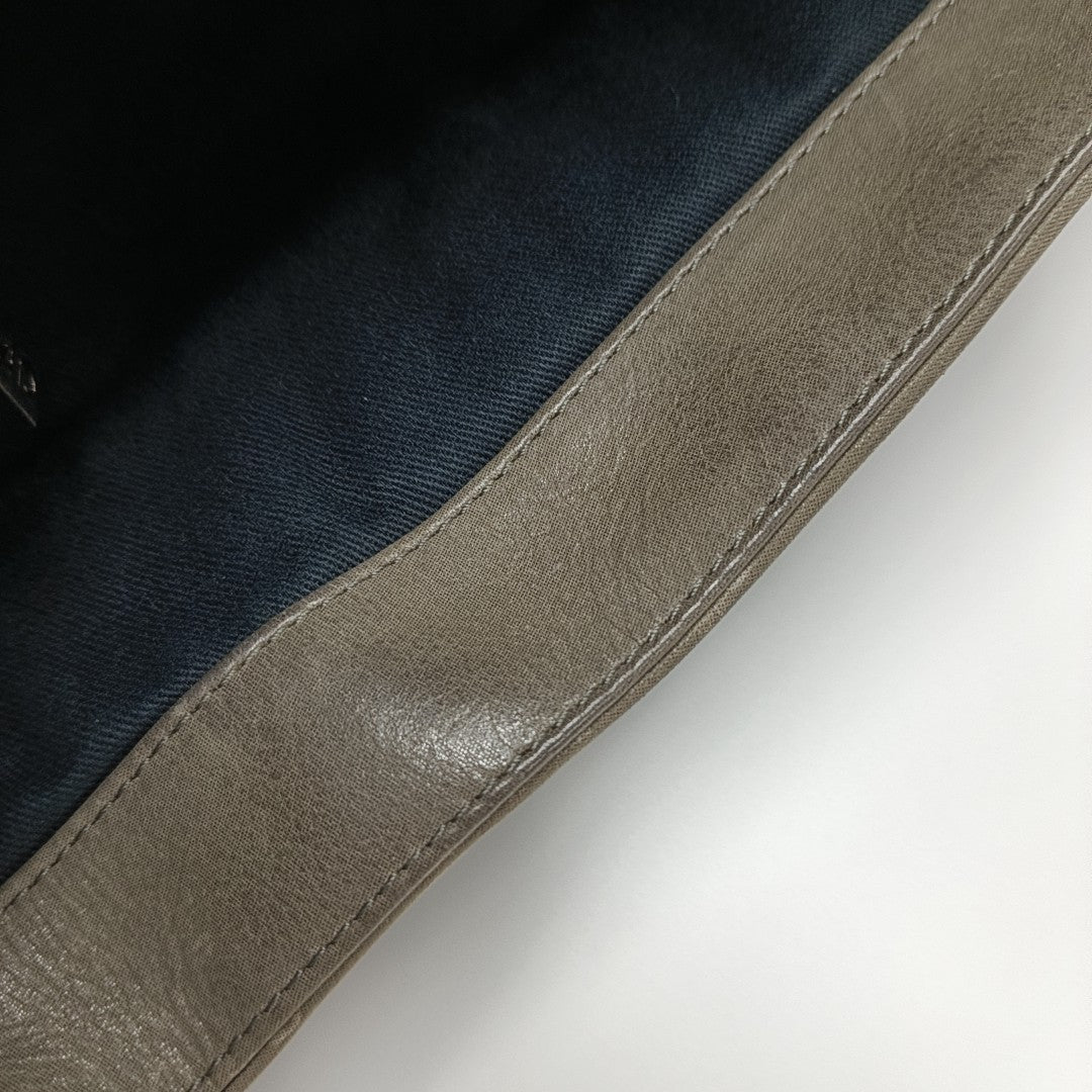 Bolso de Hombro Acolchado de Piel de Becerro Gris