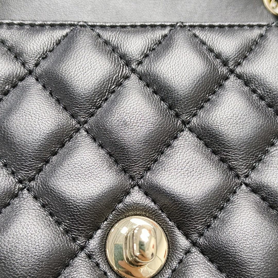 CLASSIC FLAP Mini Quilted Lambskin Black