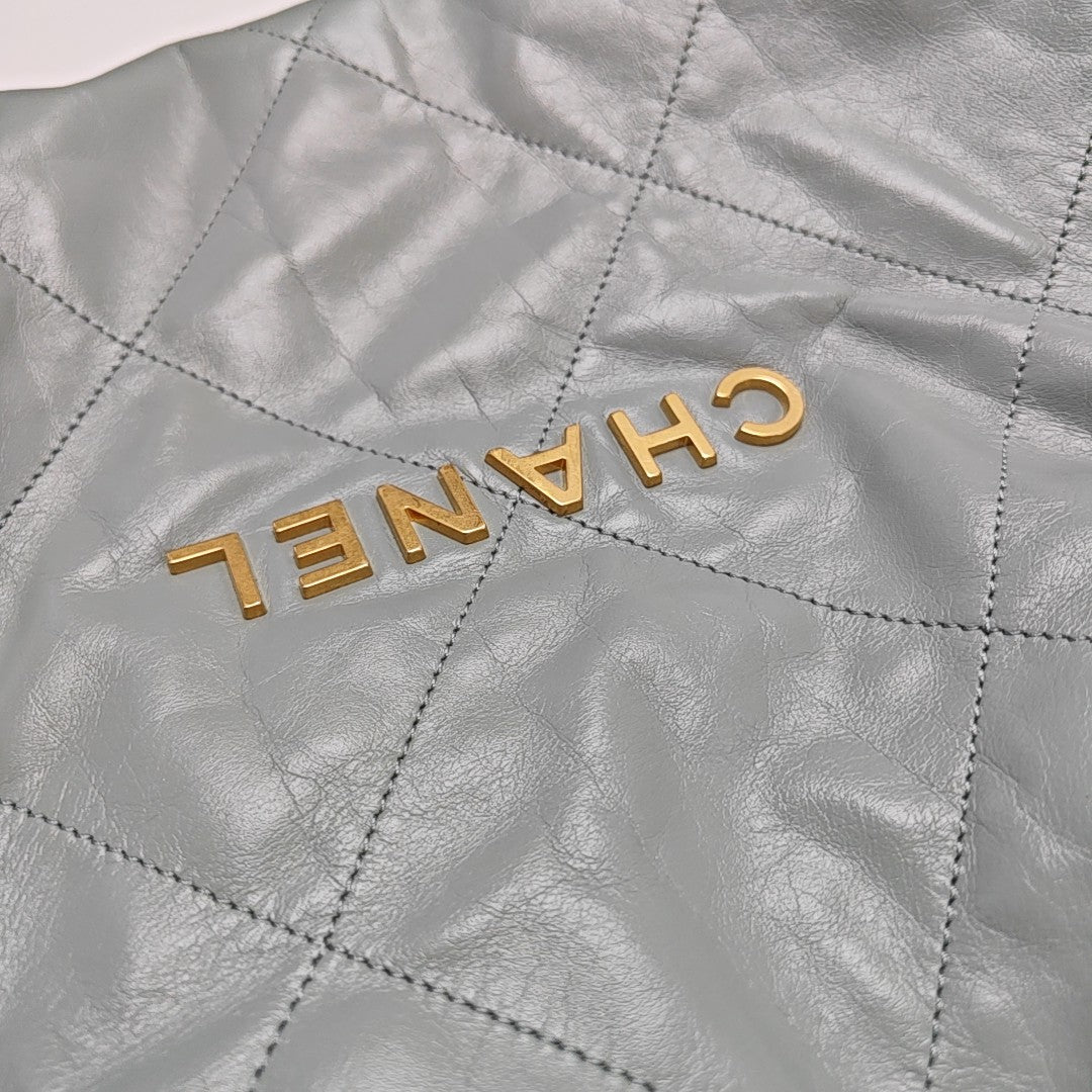 CHANEL 22 Small Quilted Calfskin Green