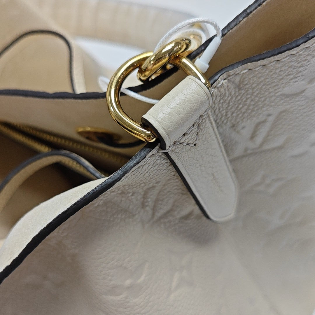 NÉONOÉ MM Monogram Calfskin White