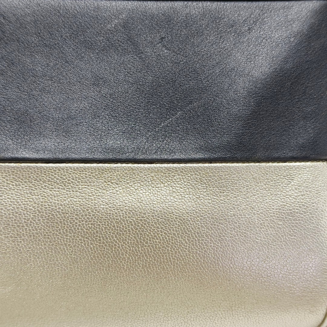 Authenticated pre-owned  BOY CHANEL Medium Calfskin Black - Crossbody Bag at Looply