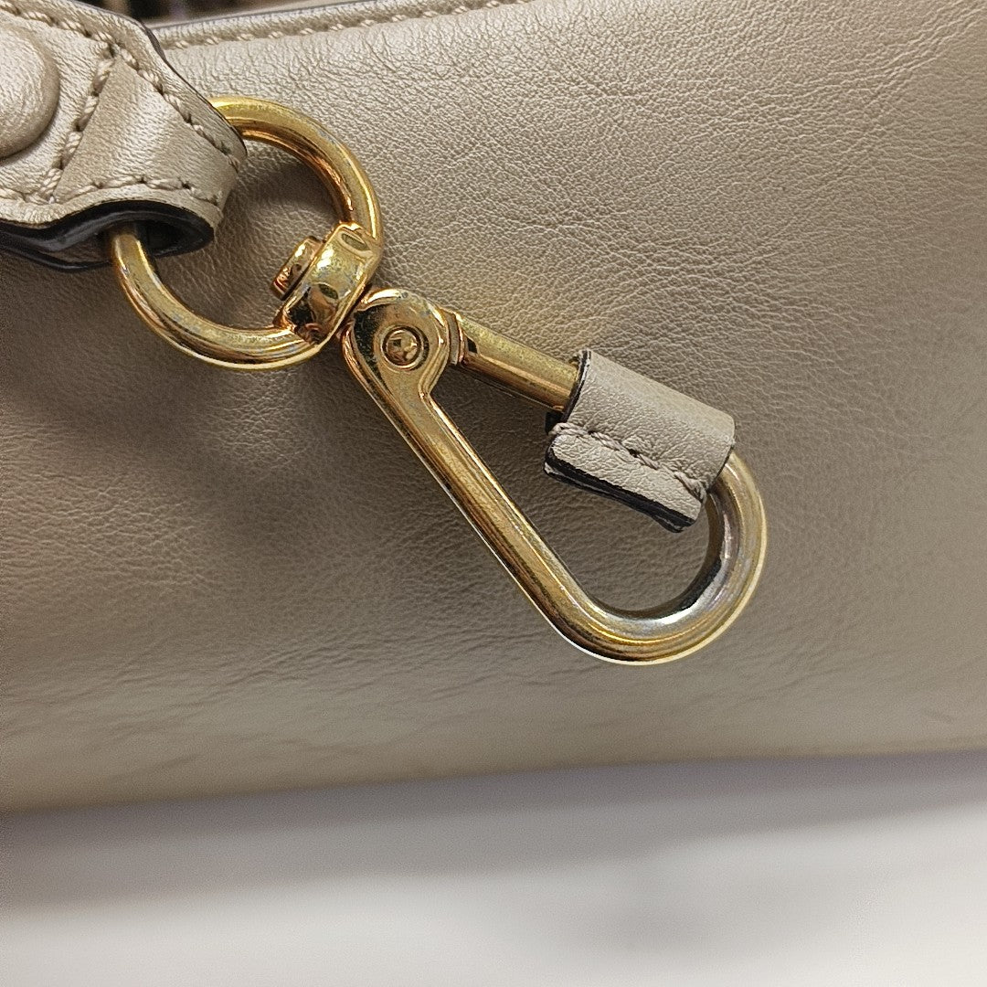 Faye Medium Calfskin Gray