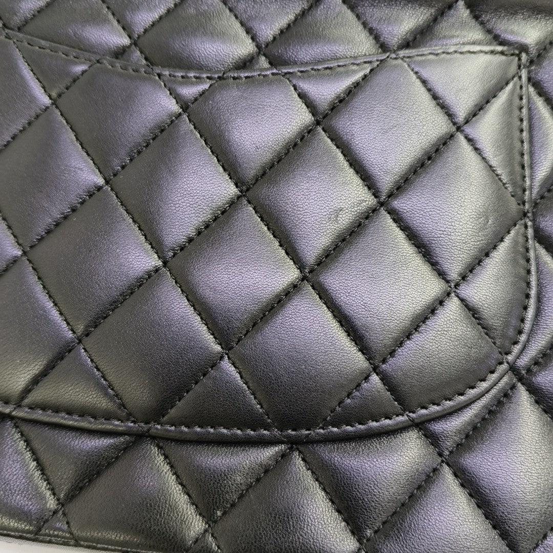 CLASSIC FLAP Medium Quilted Lambskin Black