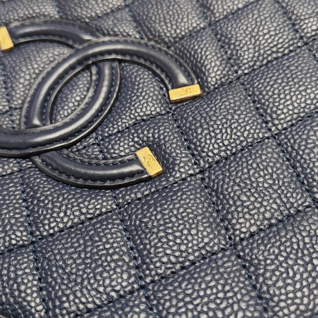 FILIGREE Medium Quilted Grained Calfskin Blue