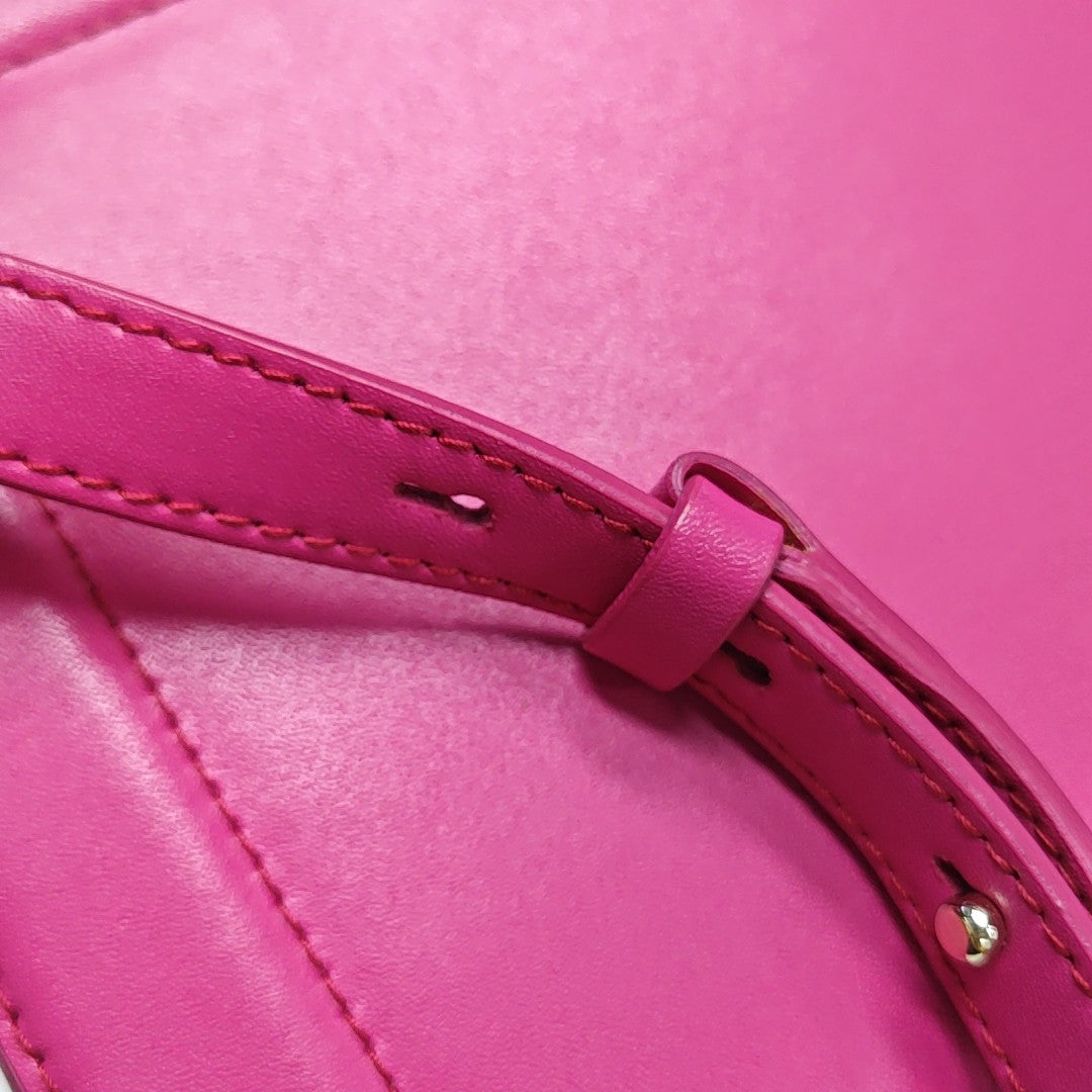 Vara Medium Calfskin Red