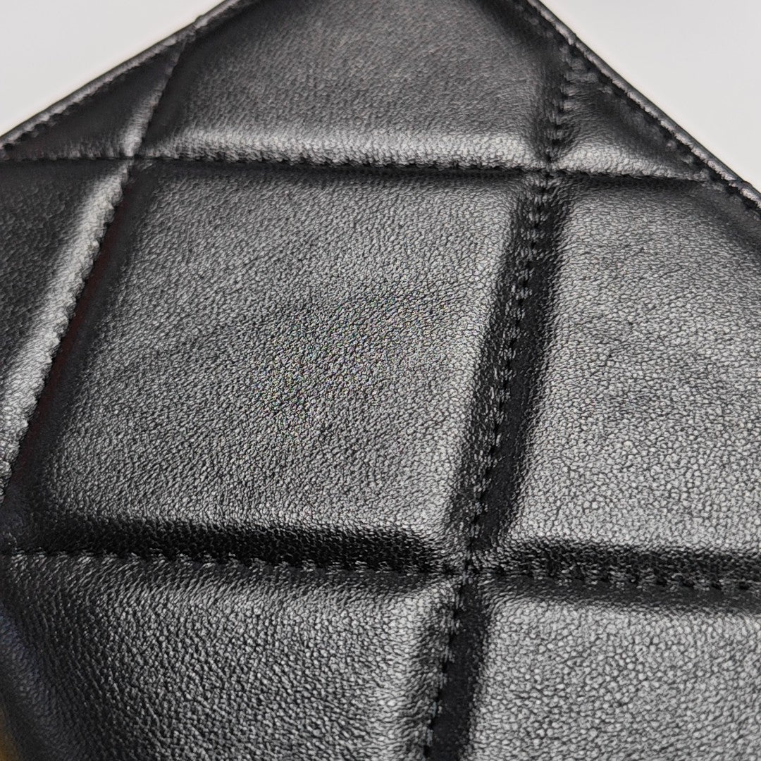 CHANEL 19 WOC Quilted Lambskin Black