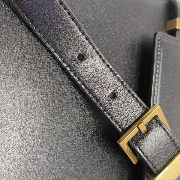 MANHATTAN Medium Calfskin Black