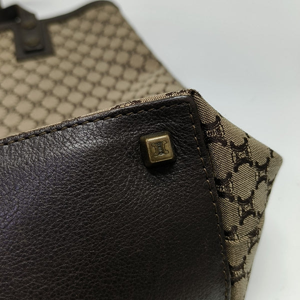 Canvas Brown