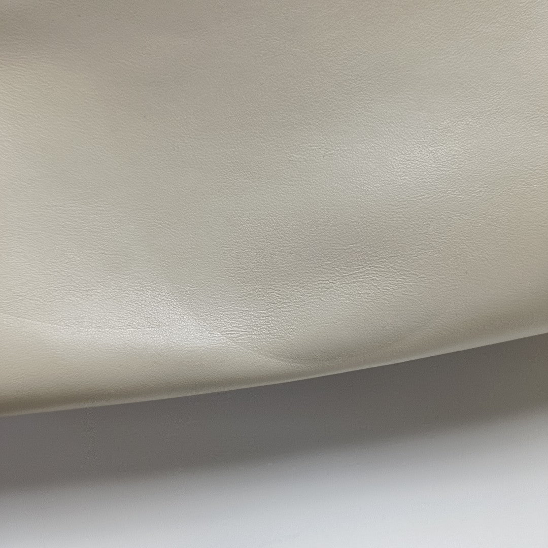 16 Medium Calfskin Beige