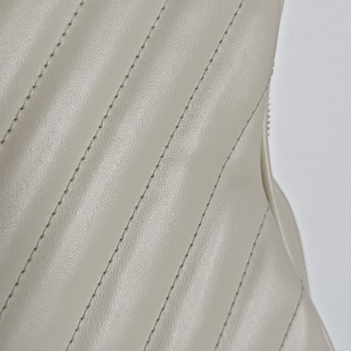 GG Marmont Small Quilted Calfskin White