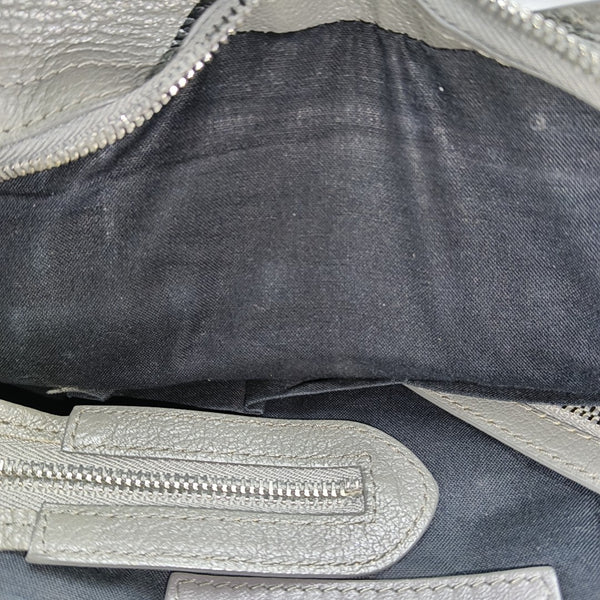 Bolso Classic Metallic Edge City Mediano de Piel de Cordero Gris