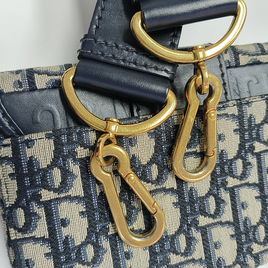 30 Montaigne Mini Oblique Canvas Blue