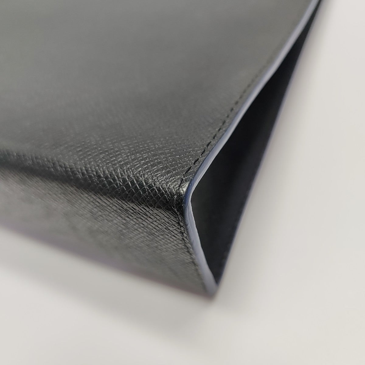 Pochette Voyag MM Calfskin Black