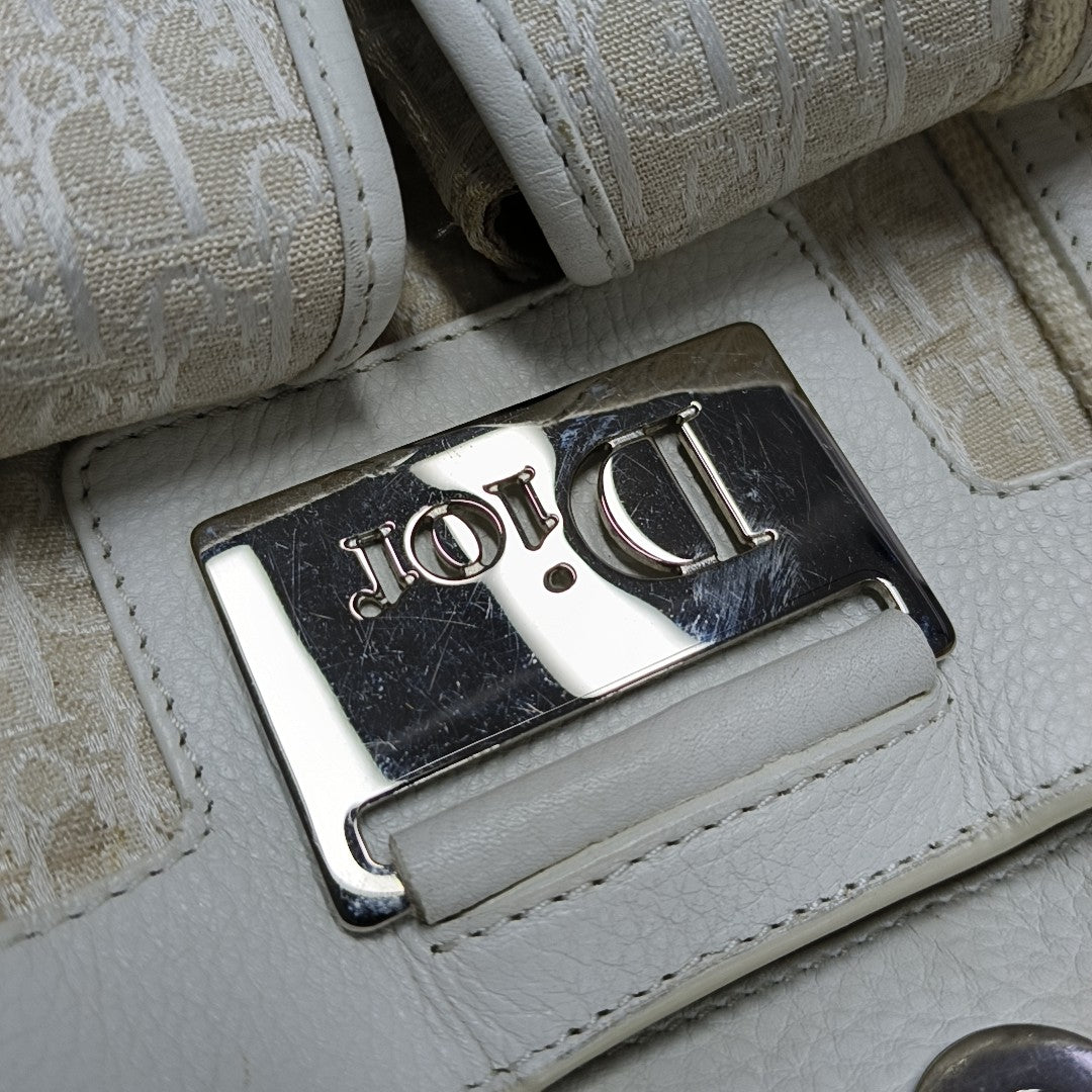 Street Chic Oblique Nylon White