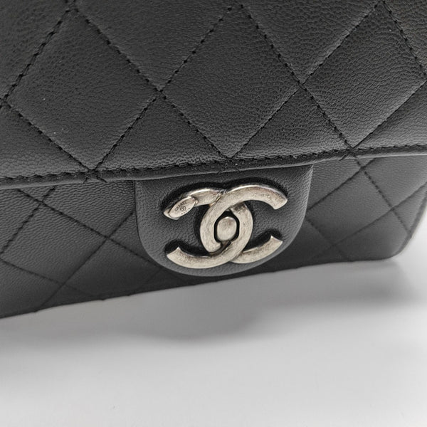 CLASSIC VERTICAL PEARL Quilted Lambskin Black