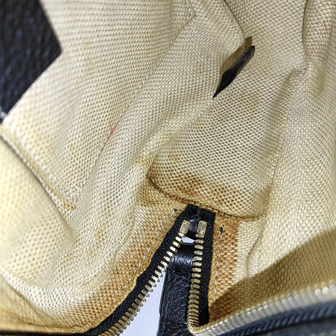 Authenticated pre-owned  Soho Small Calfskin Black - Crossbody Bag at Looply