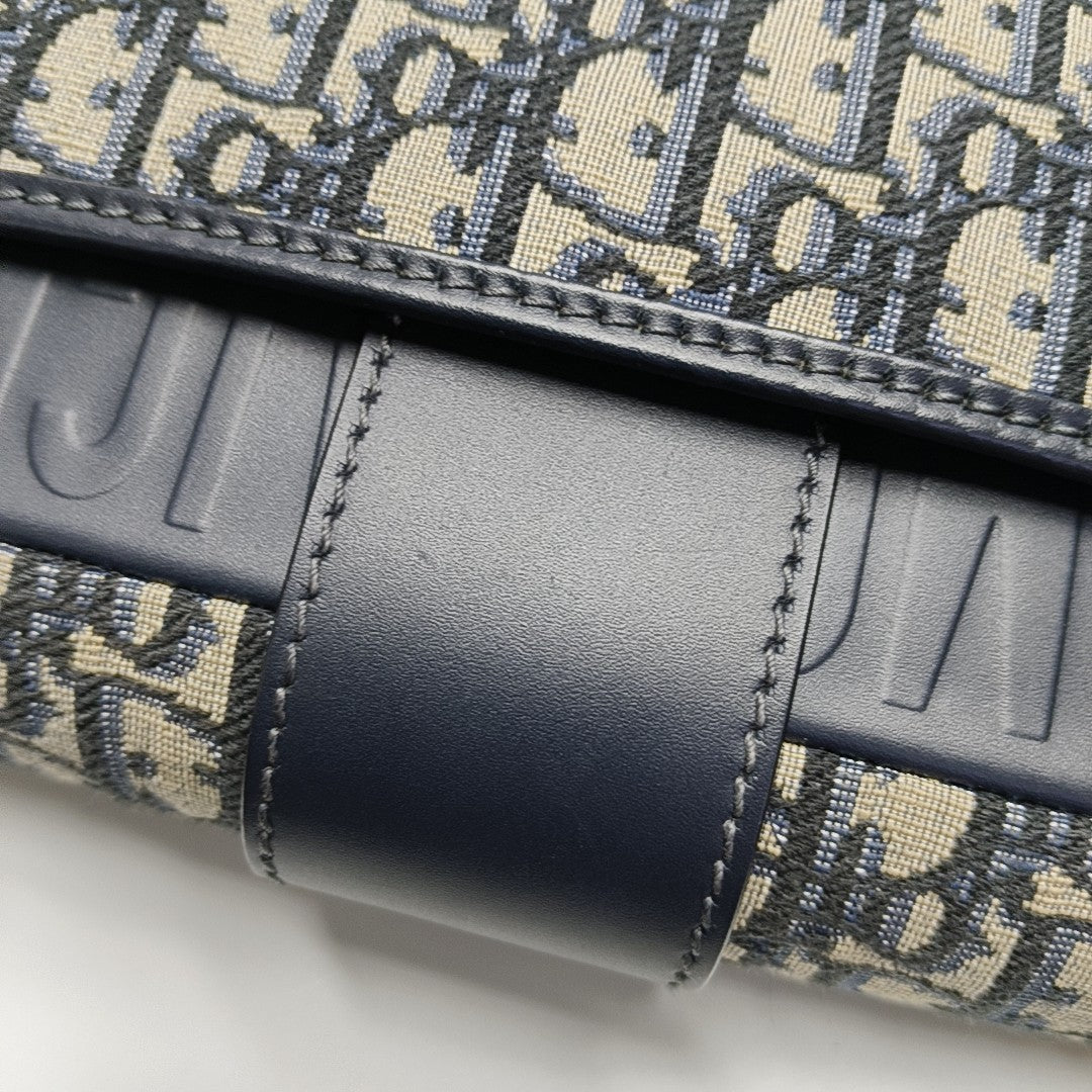 30 Montaigne Oblique Canvas Blue