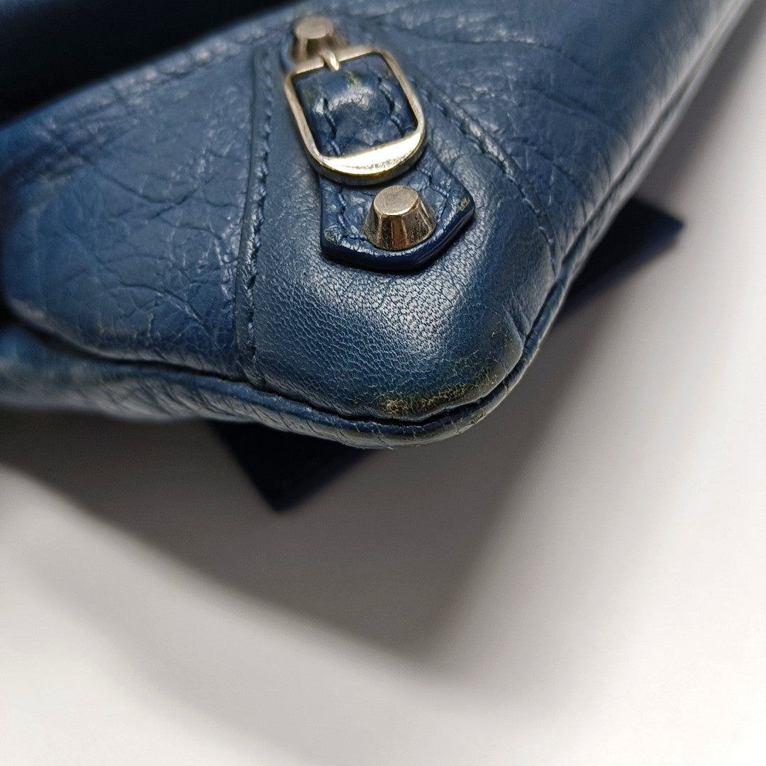 Authenticated pre-owned  Classic City Lambskin Blue - Crossbody Bag at Looply