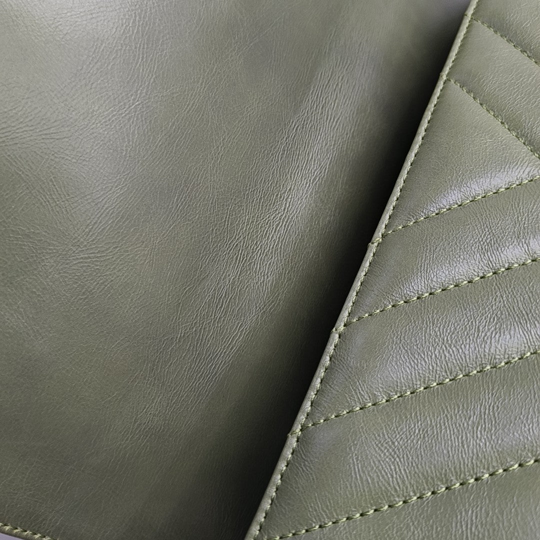 COCO HANDLE Medium Chevron, Quilted Calfskin Green