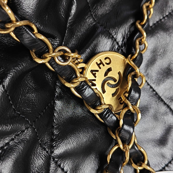 CHANEL 22 Small Quilted Calfskin Black