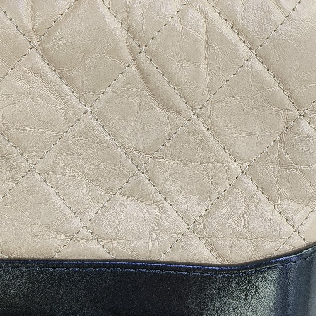 GABRIELLE Piel de ternera guateada pequeña beige