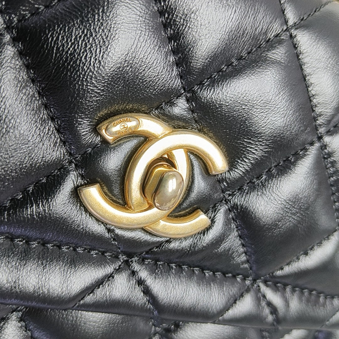 Quilted Lambskin Shoulder Bag Black