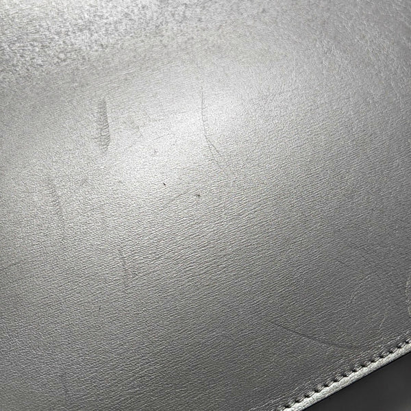 Authenticated pre-owned  CLASSIC BOX Calfskin Silver - Shoulder Bag at Looply