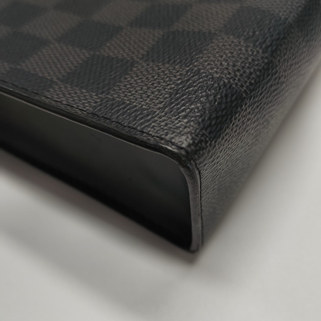 Pochette Voyag MM Damier Graphite Coated Canvas Gray