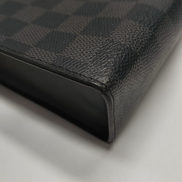 Pochette Voyag MM Damier Graphite Coated Canvas Gray