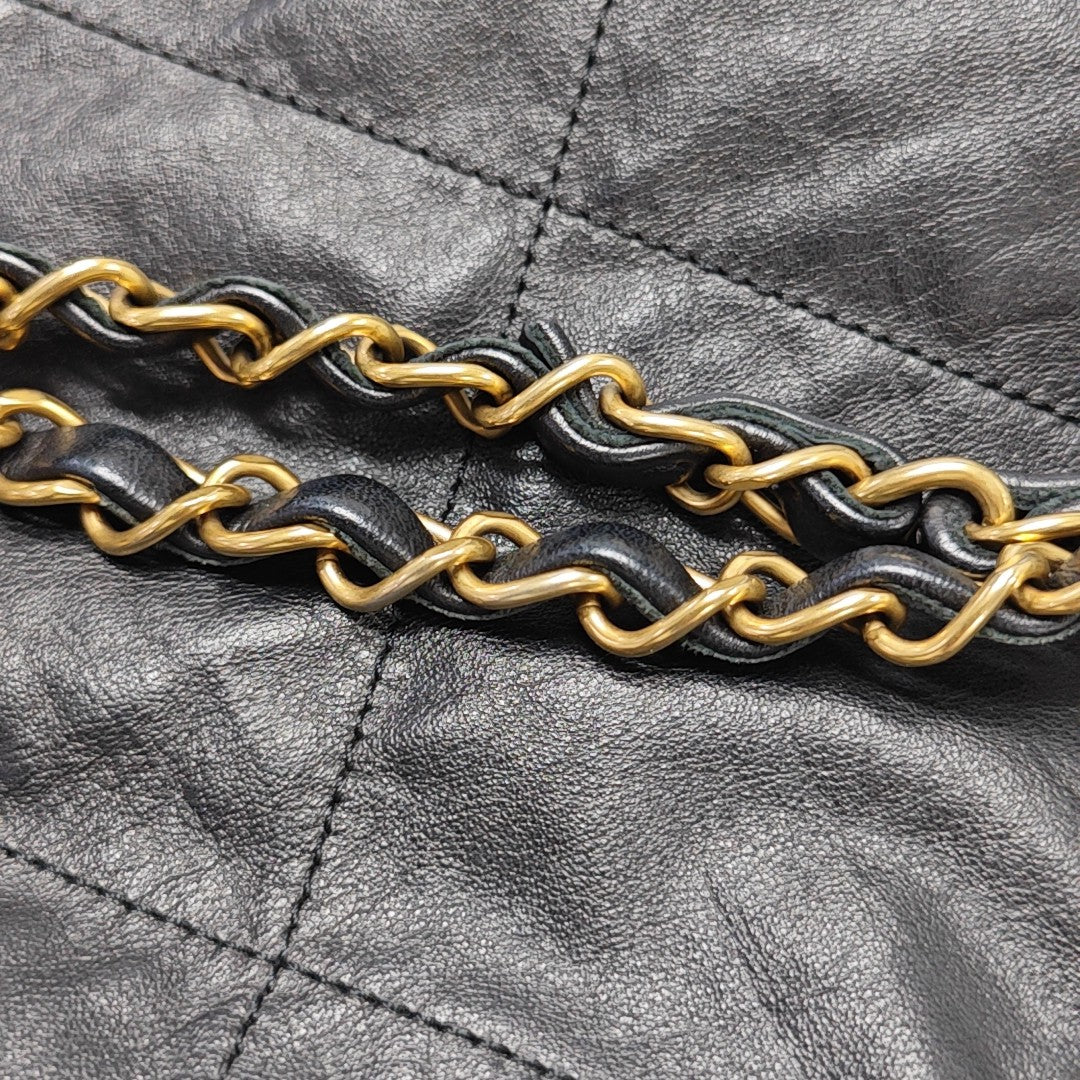 CHANEL 22 Small Quilted Calfskin Black