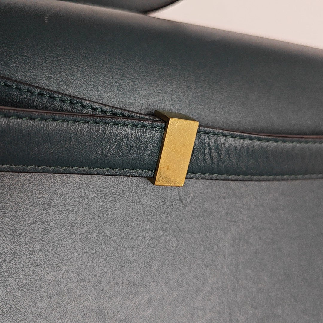 CLASSIC BOX Medium Calfskin Green