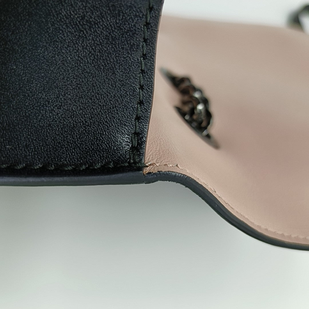 Vara Medium Calfskin Black