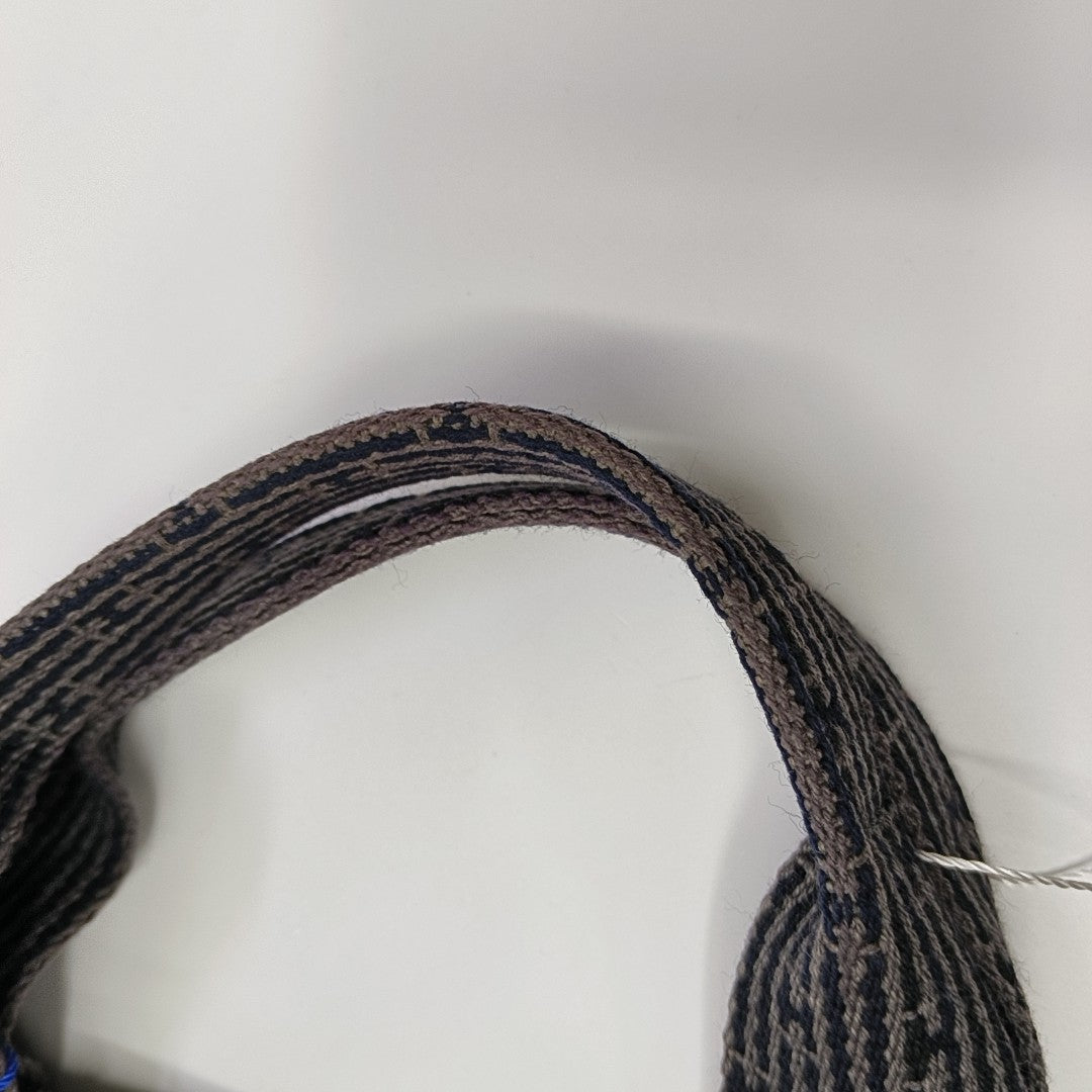 Her Line Medium Canvas Gray