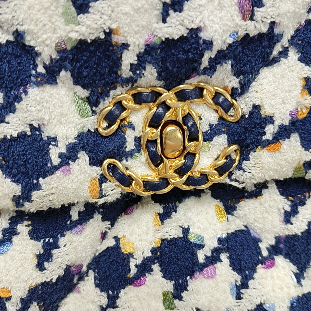 CHANEL 19 Large Quilted Fabric White