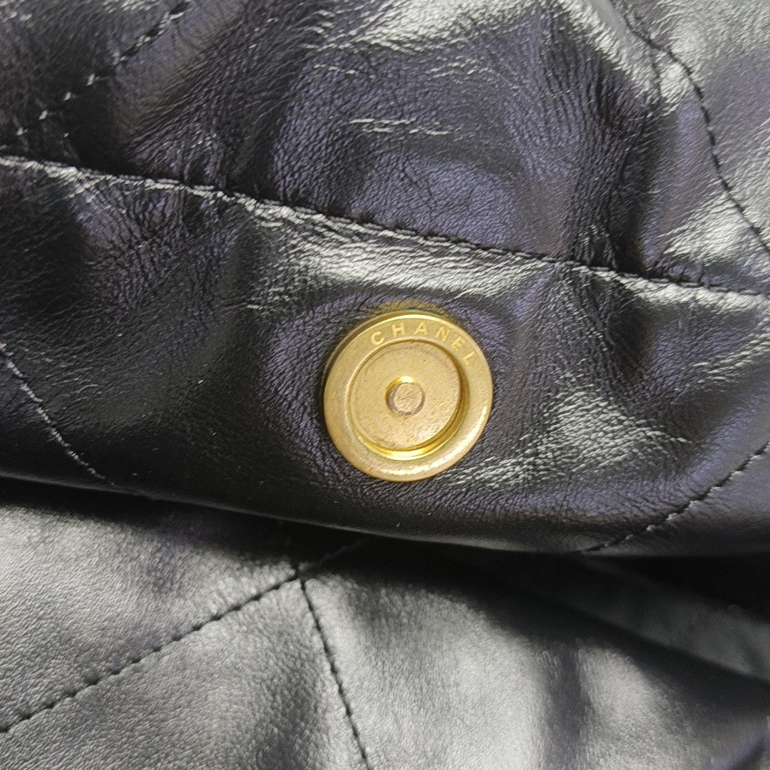CHANEL 22 Large Quilted Calfskin Black