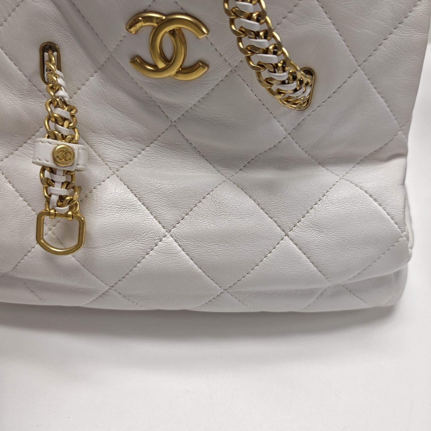25P Quilted Lambskin White