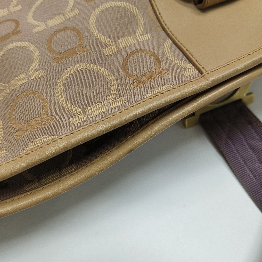 Canvas Brown