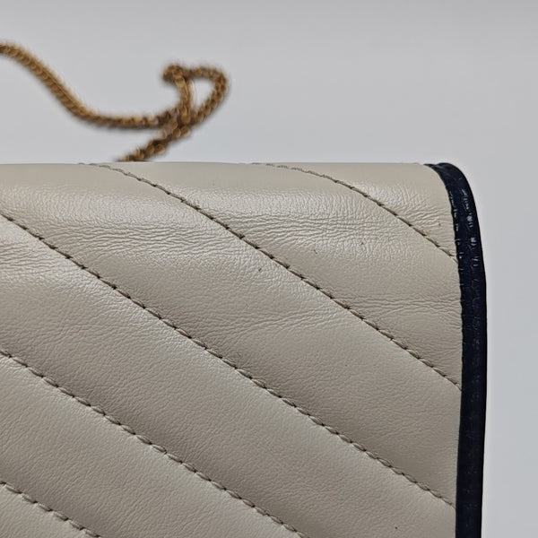 Authenticated pre-owned  GG Marmont Mini Quilted Calfskin White - Crossbody Bag at Looply