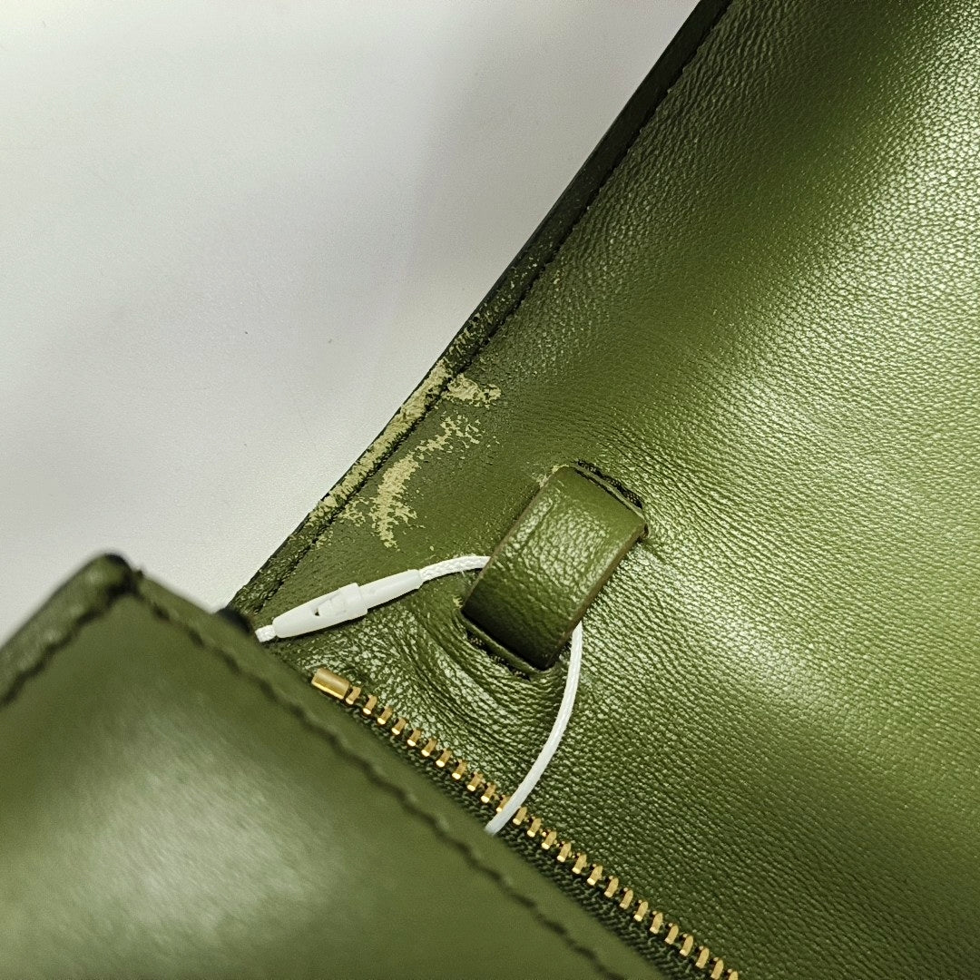 CLASSIC BOX Medium Calfskin Green