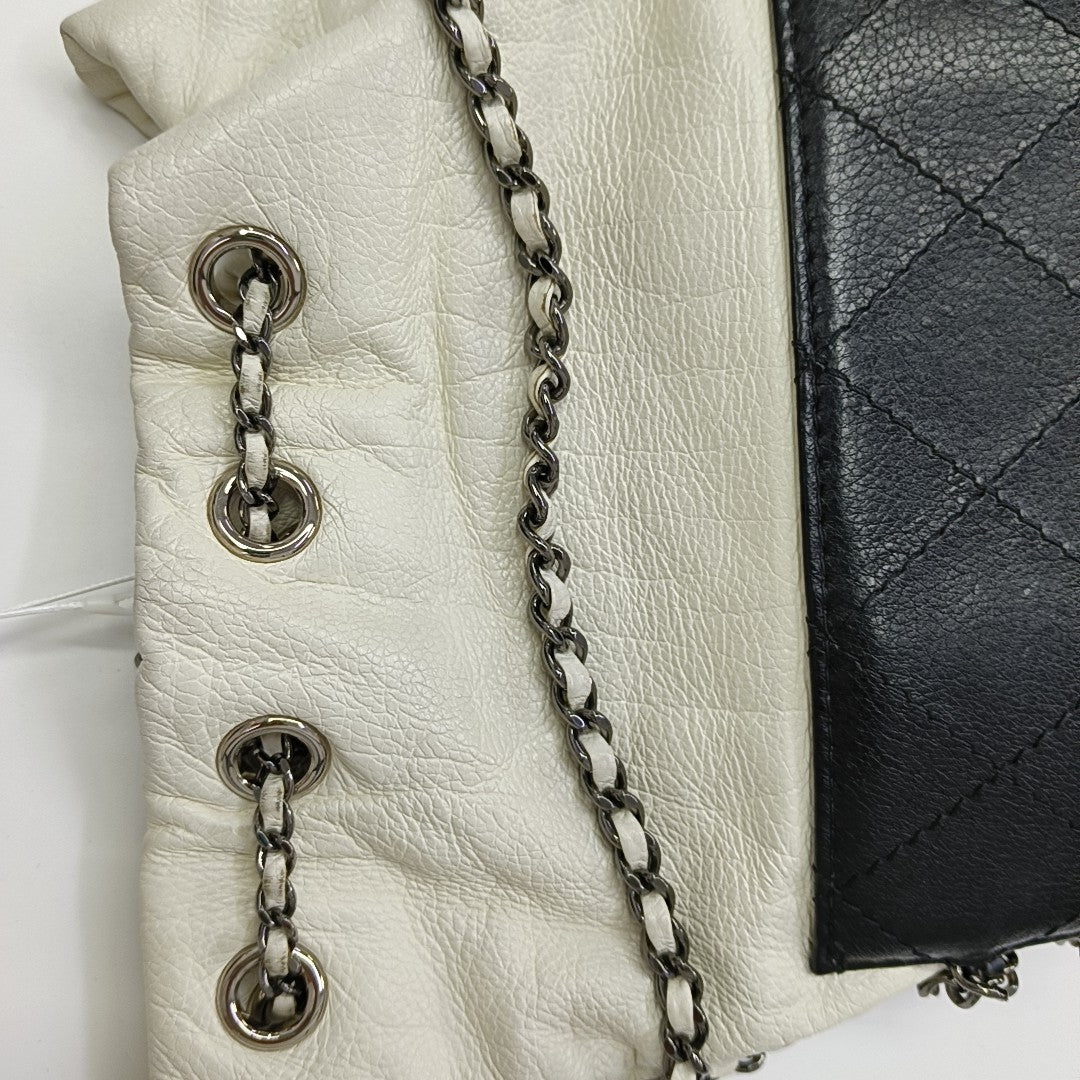 DRAWSTRING Medium Quilted Calfskin White